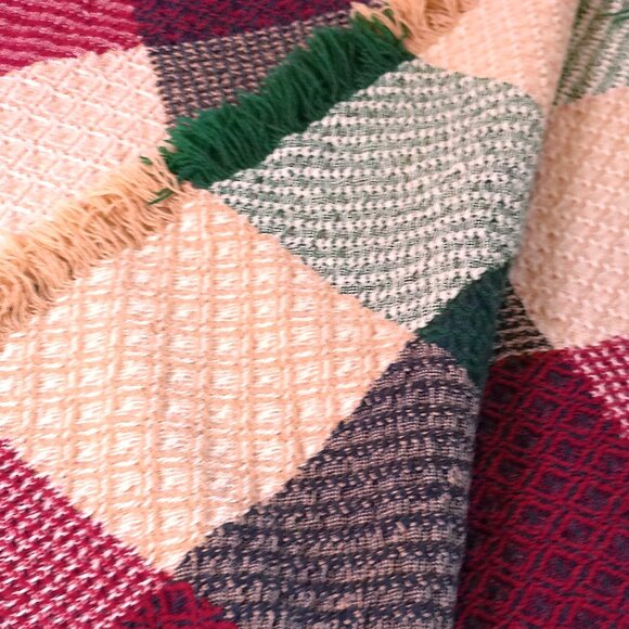 Vintage Throw 45" x 69" Blanket Fringed Red White Green - Picture 2 of 5